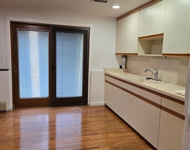 217 Rockland - Photo Thumbnail 14