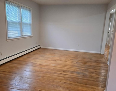 217 Rockland - Photo Thumbnail 5