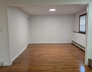 217 Rockland - Photo Thumbnail 12