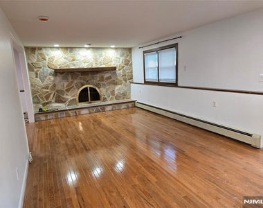217 Rockland - Photo Thumbnail 11