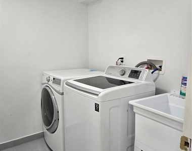 217 Rockland - Photo Thumbnail 10