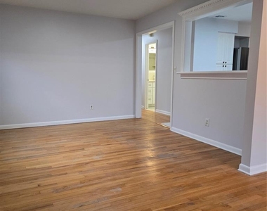217 Rockland - Photo Thumbnail 3