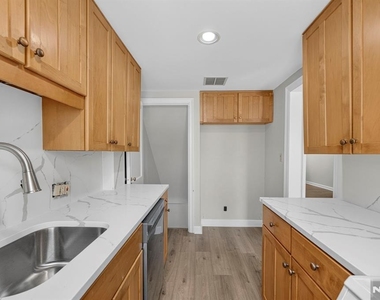 16 Randolph - Photo Thumbnail 3