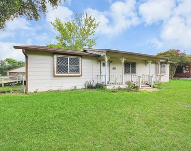 535 Pampa Street - Photo Thumbnail 2