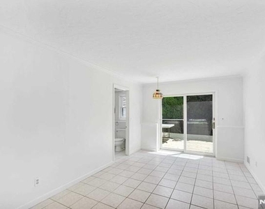 516 Knickerbocker - Photo Thumbnail 3