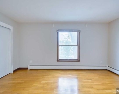 44 Newcomb - Photo Thumbnail 4