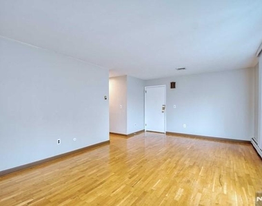 44 Newcomb - Photo Thumbnail 2