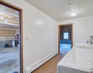 44 Newcomb - Photo Thumbnail 12