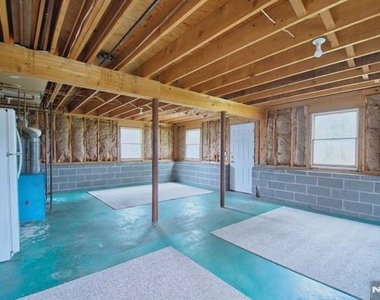 44 Newcomb - Photo Thumbnail 14