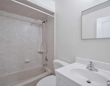 44 Newcomb - Photo Thumbnail 8
