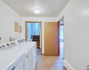 44 Newcomb - Photo Thumbnail 13