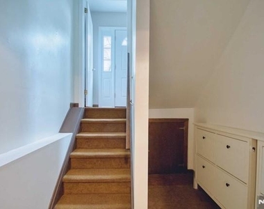 44 Newcomb - Photo Thumbnail 11