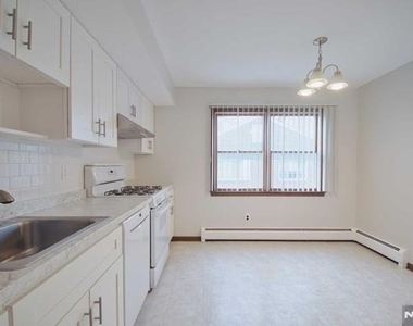 44 Newcomb - Photo Thumbnail 10