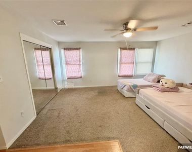 336 Bloomfield - Photo Thumbnail 5