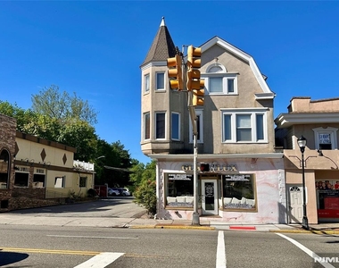 336 Bloomfield - Photo Thumbnail 11