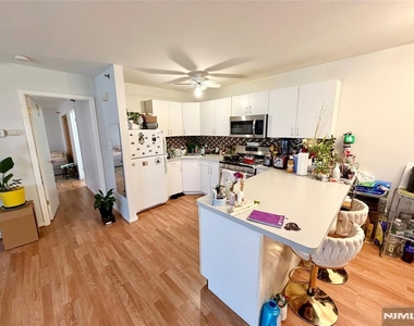 336 Bloomfield - Photo Thumbnail 2
