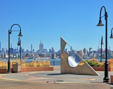 20 Newport - Photo Thumbnail 25
