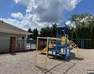 1132 Stafford - Photo Thumbnail 19