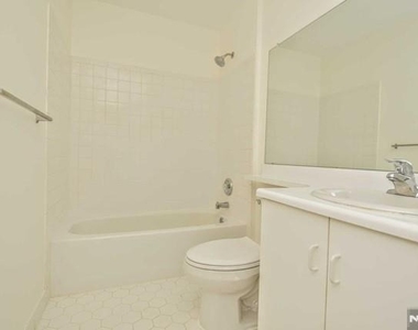 1132 Stafford - Photo Thumbnail 16