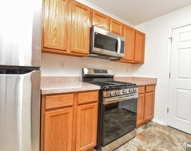 1132 Stafford - Photo Thumbnail 9