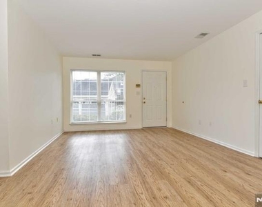 1132 Stafford - Photo Thumbnail 5