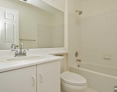 1132 Stafford - Photo Thumbnail 14