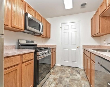 1132 Stafford - Photo Thumbnail 8