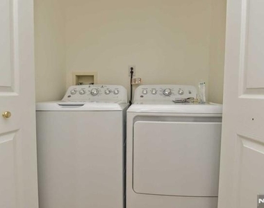 1132 Stafford - Photo Thumbnail 17