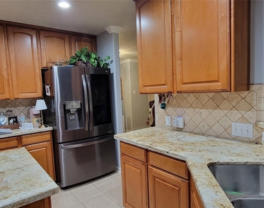 12314 Brentleywood Lane - Photo Thumbnail 8