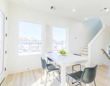8323 Brecha Ln Lane - Photo Thumbnail 15