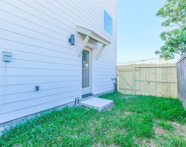 8323 Brecha Ln Lane - Photo Thumbnail 28