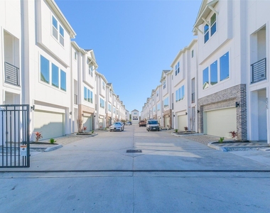 8323 Brecha Ln Lane - Photo Thumbnail 33