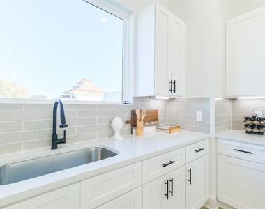 8323 Brecha Ln Lane - Photo Thumbnail 12