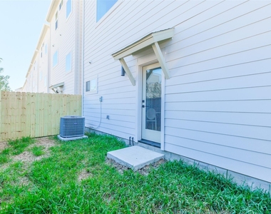 8323 Brecha Ln Lane - Photo Thumbnail 29