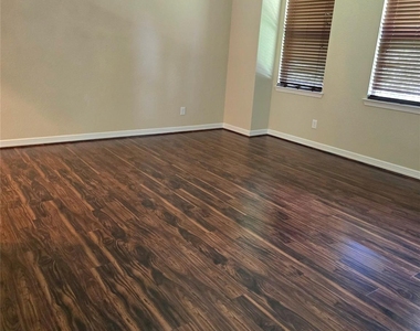 10 Val Delsa Court - Photo Thumbnail 36