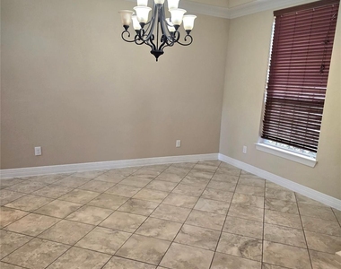 10 Val Delsa Court - Photo Thumbnail 2