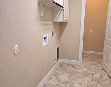 10 Val Delsa Court - Photo Thumbnail 47