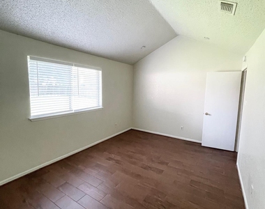 4115 Issacks Way - Photo Thumbnail 4