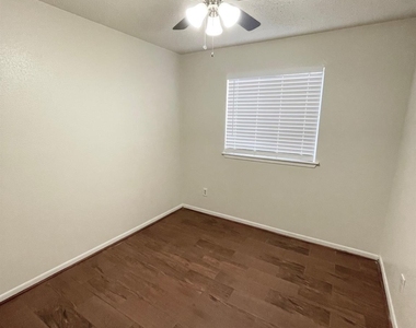 4115 Issacks Way - Photo Thumbnail 2