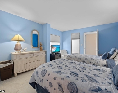3443 Gulf Shore Boulevard N - Photo Thumbnail 21