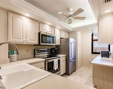 260 Seaview Court - Photo Thumbnail 11