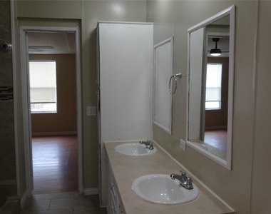 1220 8th Street - Photo Thumbnail 7