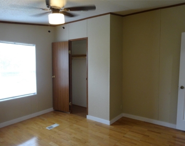 1220 8th Street - Photo Thumbnail 8