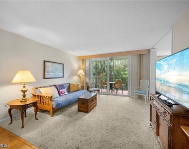 400 Forest Lakes Boulevard - Photo Thumbnail 4
