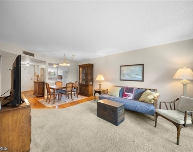 400 Forest Lakes Boulevard - Photo Thumbnail 5