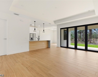 1514 47th Avenue Ne - Photo Thumbnail 5