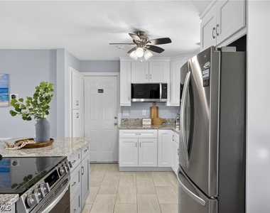 1421 Windsor Court - Photo Thumbnail 5