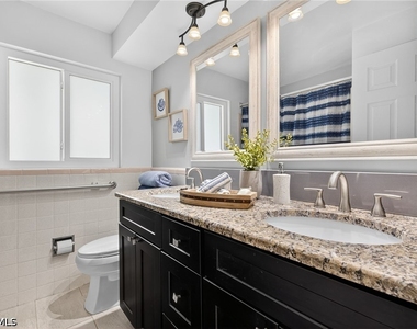 1421 Windsor Court - Photo Thumbnail 13