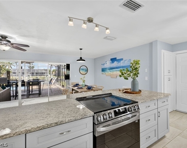 1421 Windsor Court - Photo Thumbnail 6