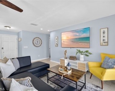 1421 Windsor Court - Photo Thumbnail 3